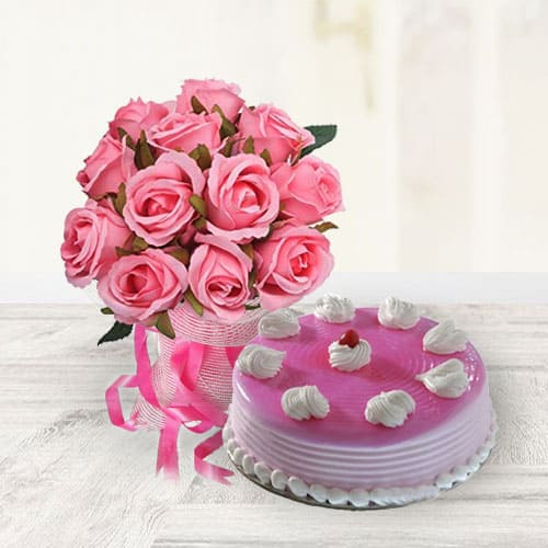 Amazing Strawberry Cake with Pink Roses Bouquet